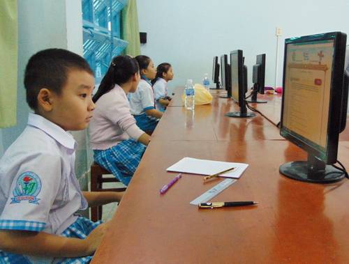 Học sinh tham gia cuộc thi "Trạng nguyên tiếng Việt"